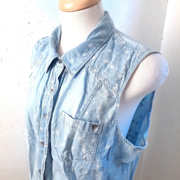 GUESS | Pastel faded blue & white stars sleevless collared button up shirt - Picture 2 of 9